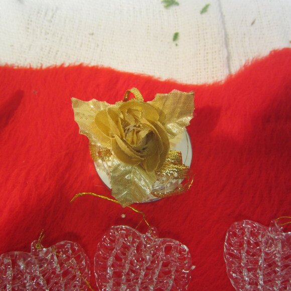 VTG SET OF 4 ORNAMENTS 3 SPUN GLASS HEARTS, 1 TIERED MIRRORED W/GOLD ROSE - Picture 3 of 5